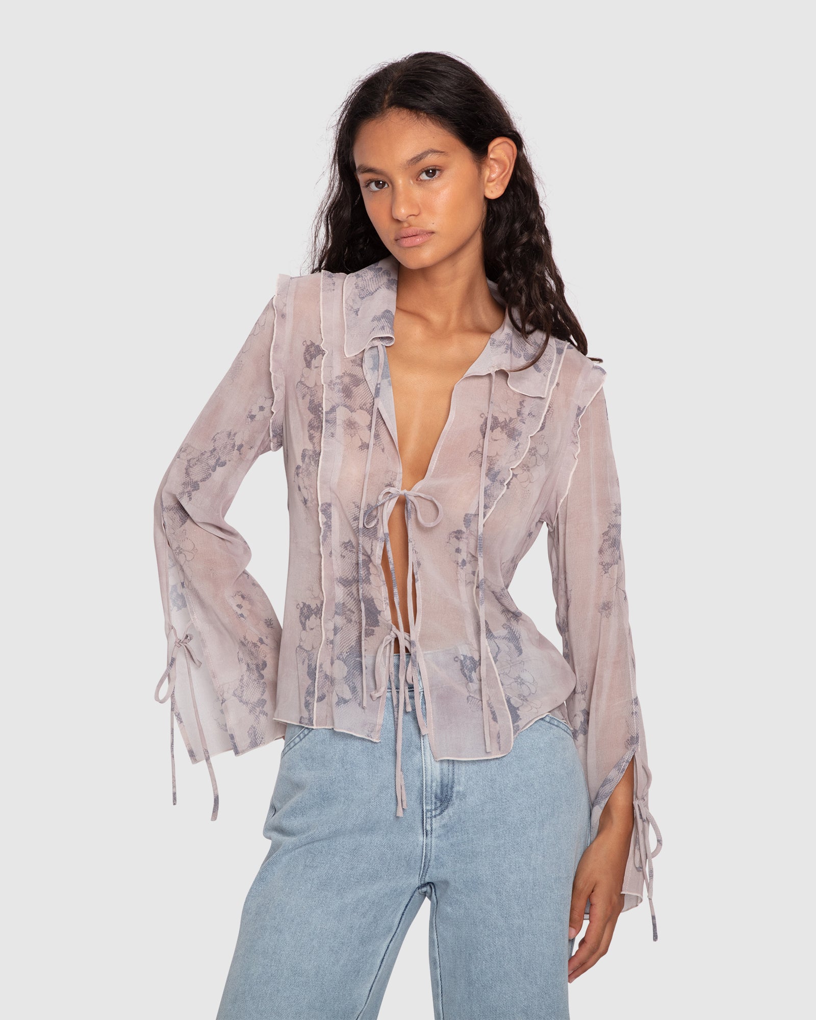 Текущая рубашка Obsession Tie Belle&Bloom, белый
Текущая рубашка Obsession Tie Belle&Bloom, белый