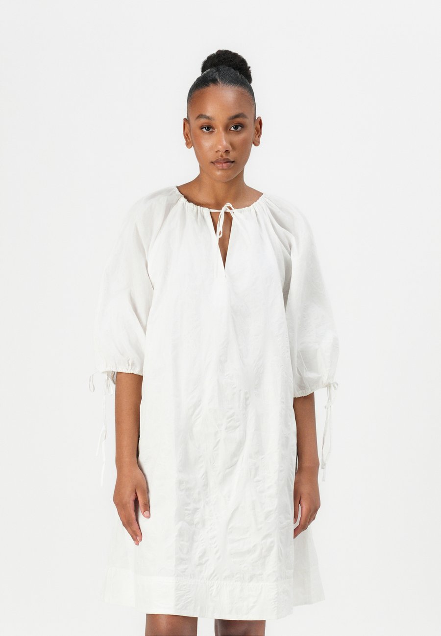 Платье Samsøe Samsøe SAMATERA SHORT DRESS, White
Платье Samsøe Samsøe SAMATERA SHORT DRESS, White