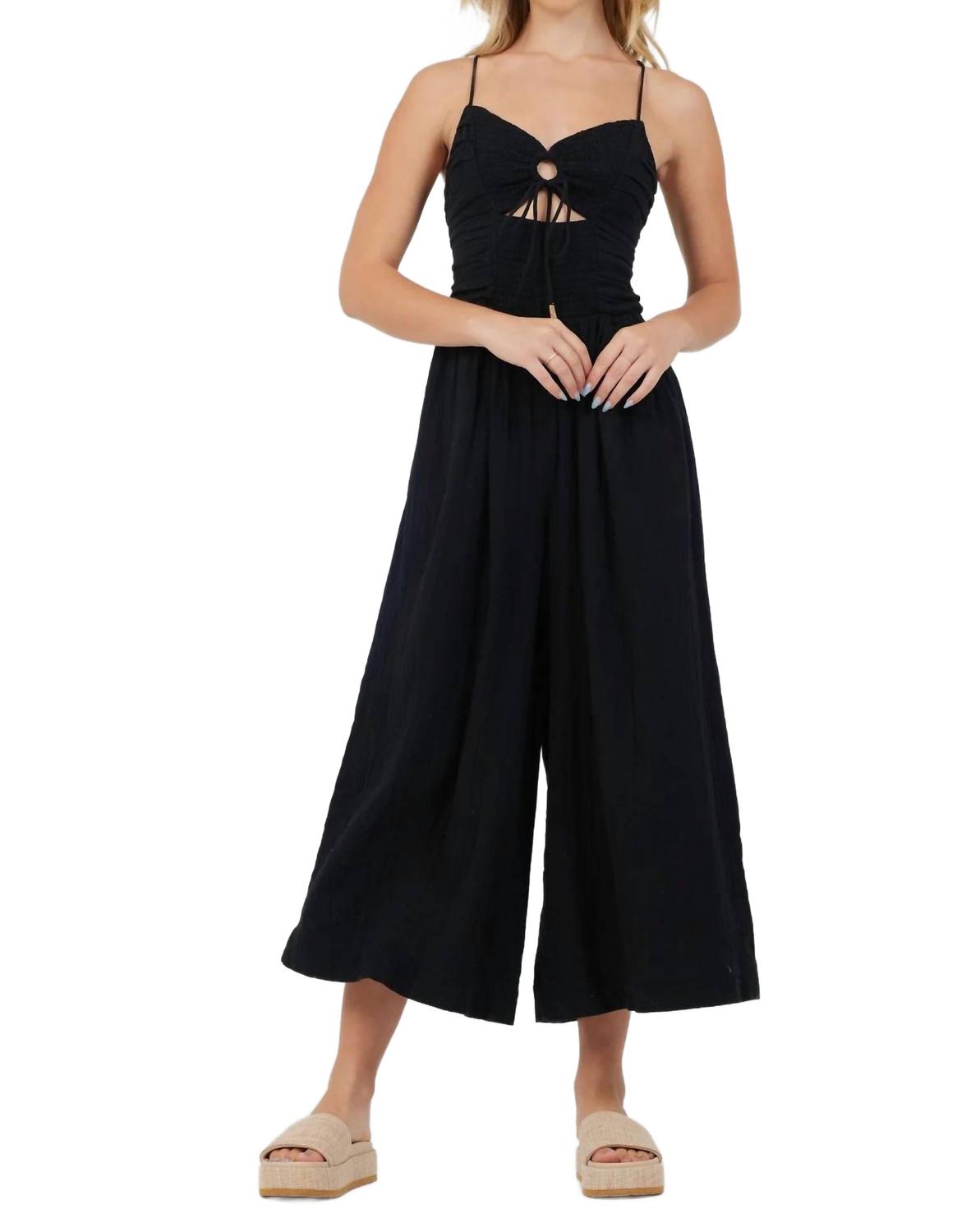 Черный легкий комбинезон с завязками спереди Ocean drive
Черный легкий комбинезон с завязками спереди Ocean drive