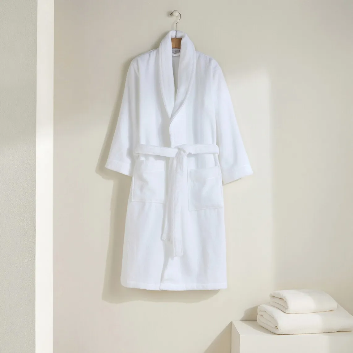 Роскошный халат из органического хлопка 360 г/м2 El Corte Inglés, белый
Роскошный халат из органического хлопка 360 г/м2 El Corte Inglés, белый