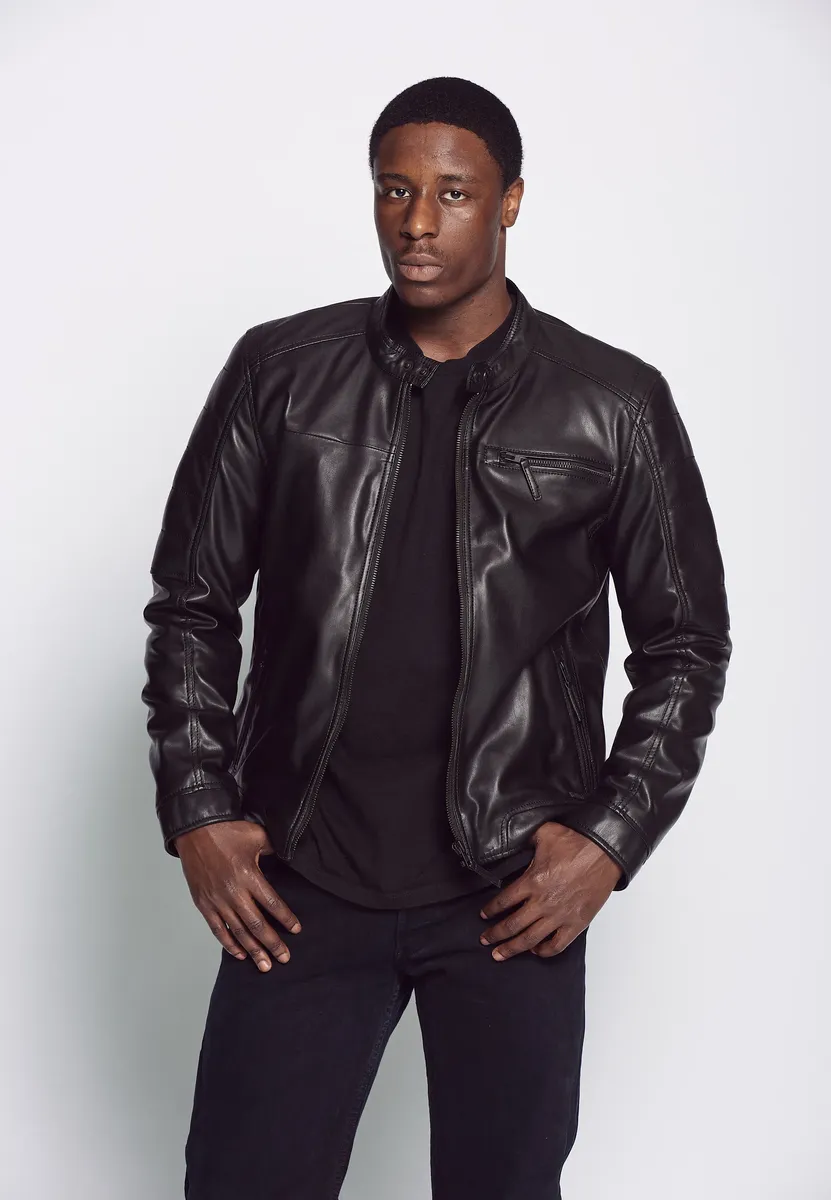 Кожаная куртка МУСТАНГ "31019249" Mustang, черный
Кожаная куртка МУСТАНГ "31019249" Mustang, черный