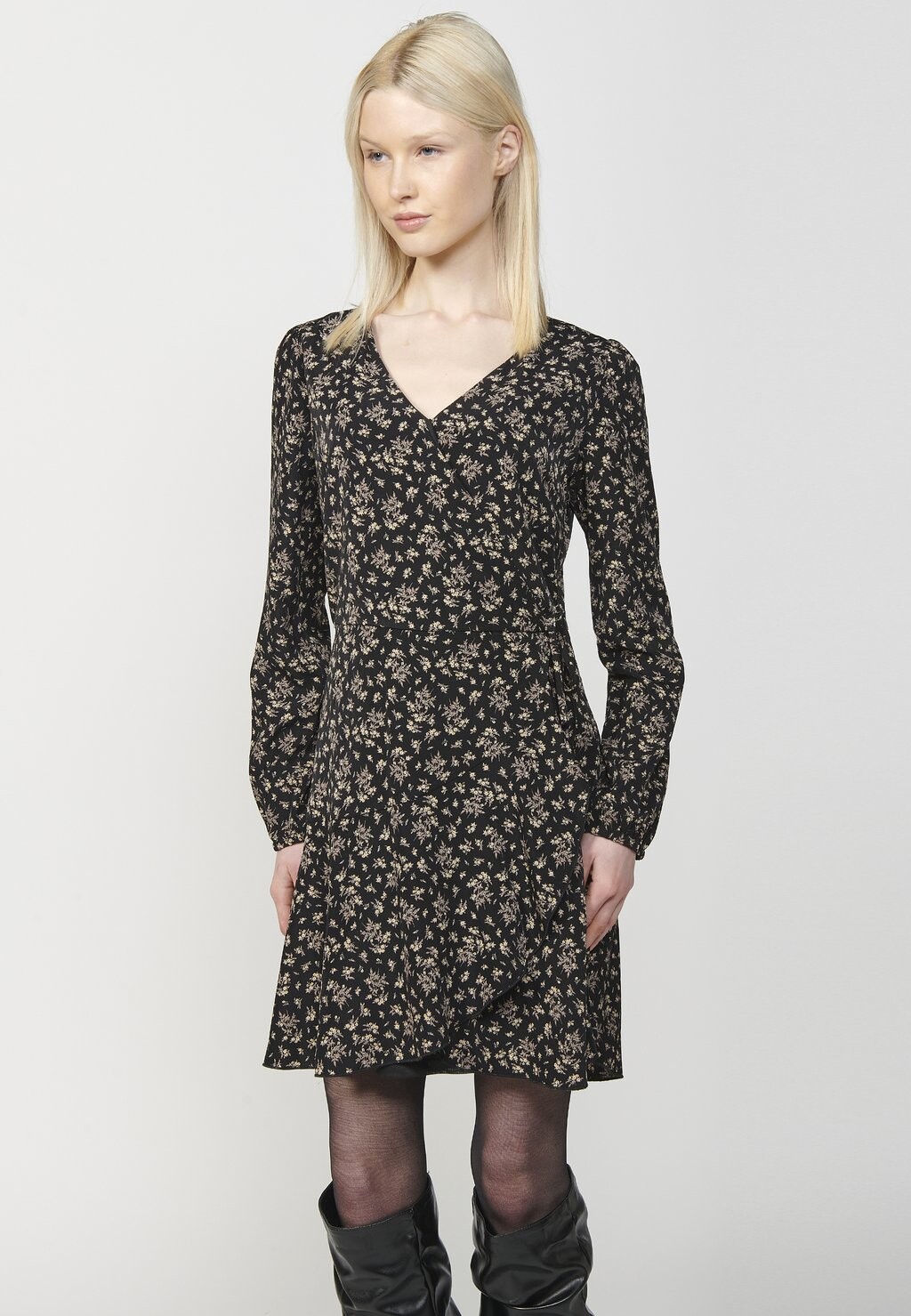 Повседневное платье Koroshi, черный
Повседневное платье Koroshi, черный