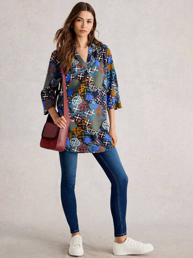 Блейк удлиненный топ с геометрическим принтом и v-образным вырезом White Stuff
Блейк удлиненный топ с геометрическим принтом и v-образным вырезом White Stuff