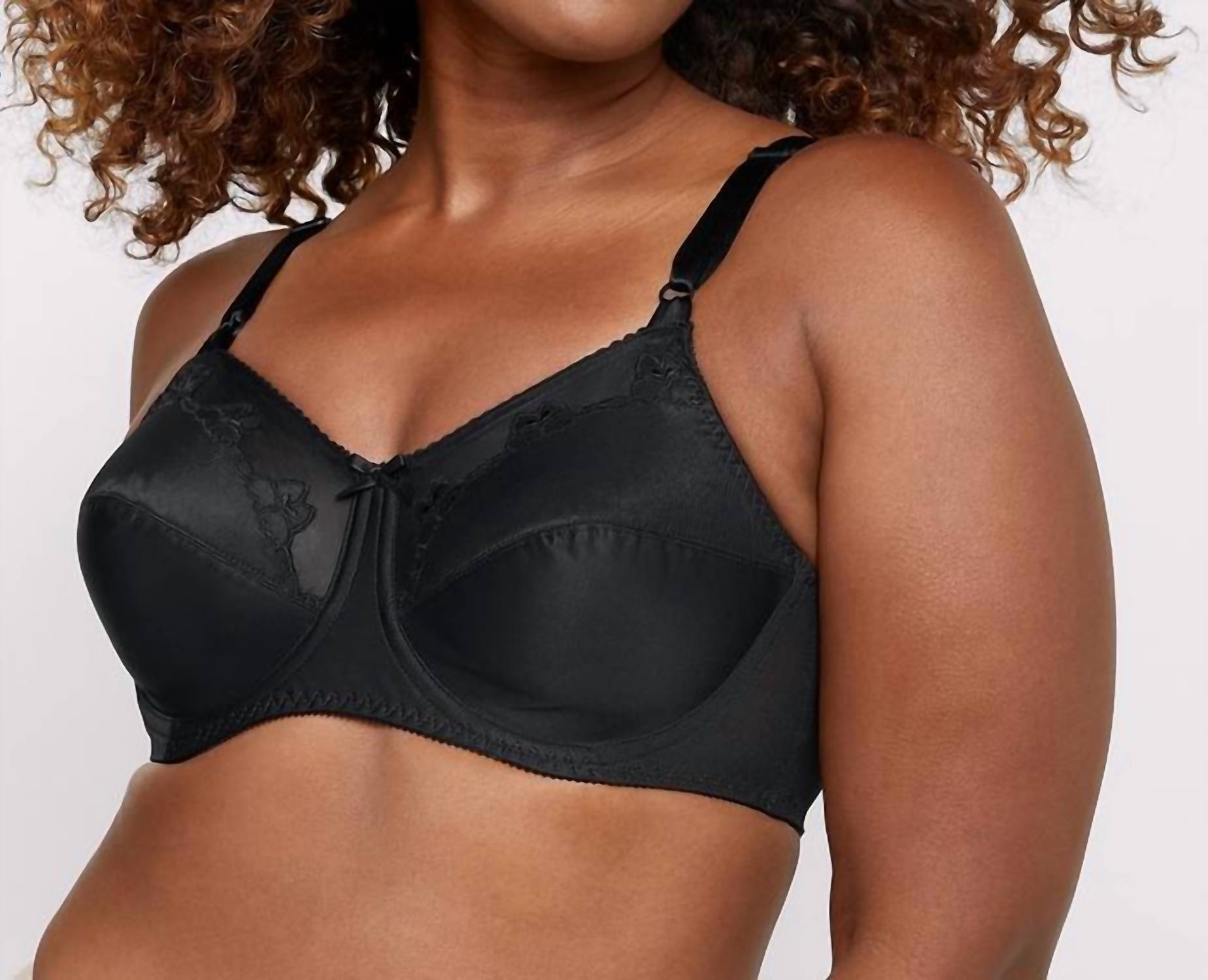 Черный бюстгальтер с цветочным принтом на косточках Bali
Черный бюстгальтер с цветочным принтом на косточках Bali