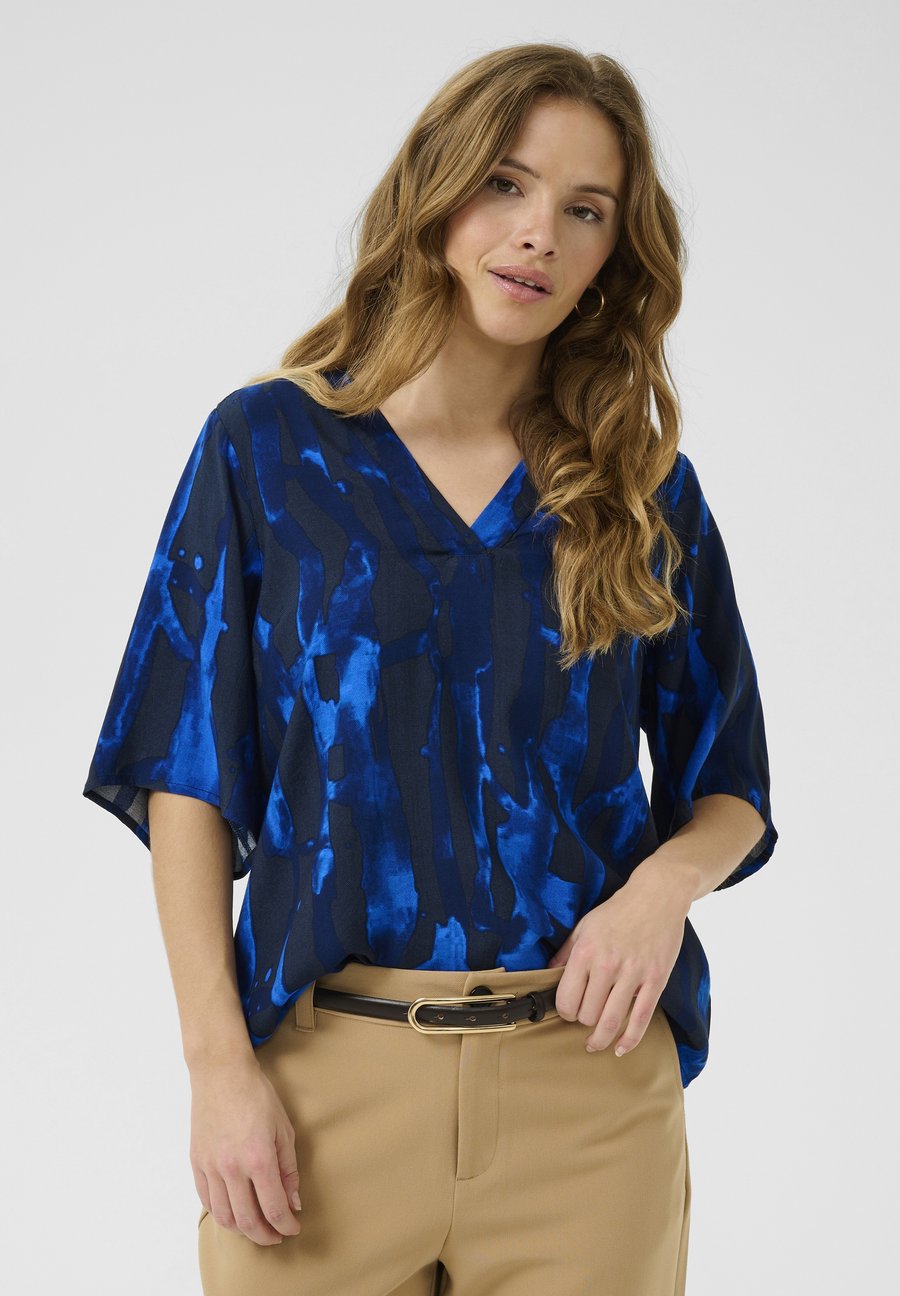 Блуза Culture Blouse, Blue Graphic/Blue
Блуза Culture Blouse, Blue Graphic/Blue