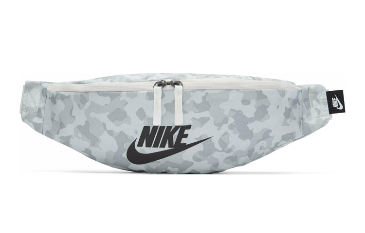 Nike Тканевая поясная сумка, унисекс, белый камуфляж
Nike Тканевая поясная сумка, унисекс, белый камуфляж