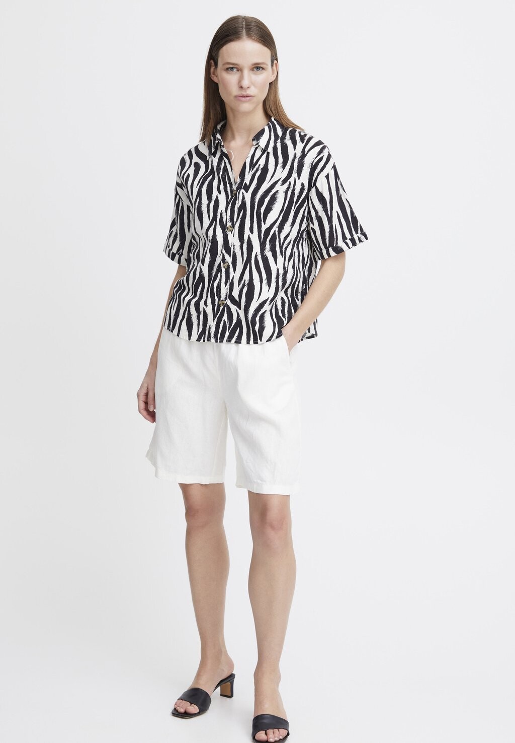 Рубашка-блузка BYFALAKKA SS b.young, черный
Рубашка-блузка BYFALAKKA SS b.young, черный