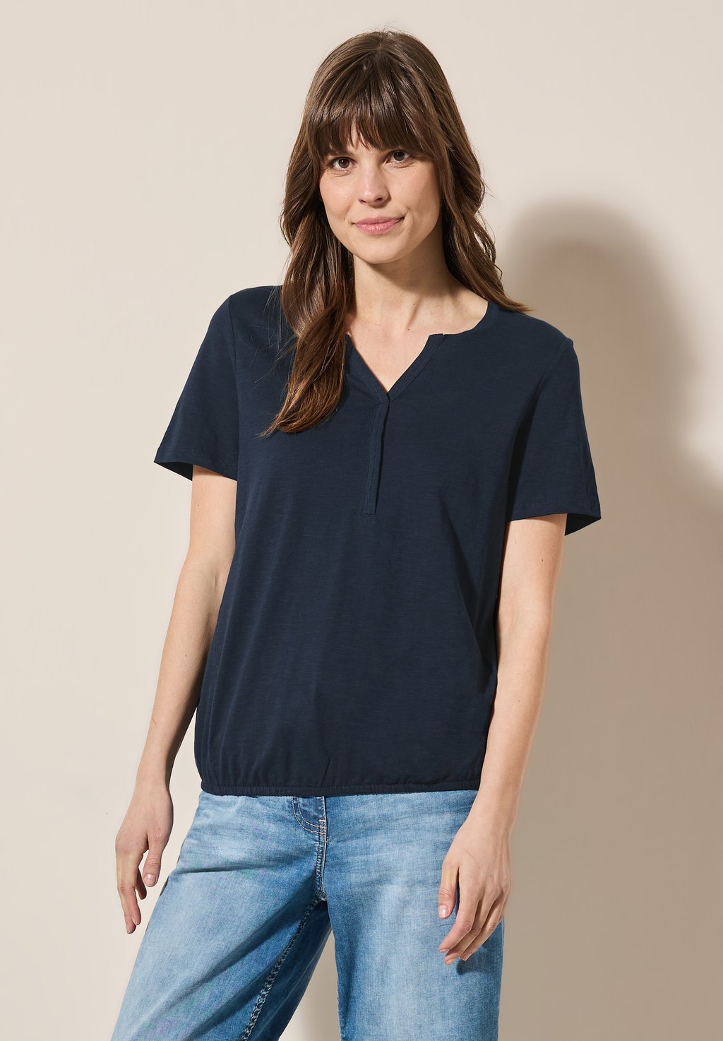 Базовая футболка LOOK Cecil, темно-синий
Базовая футболка LOOK Cecil, темно-синий