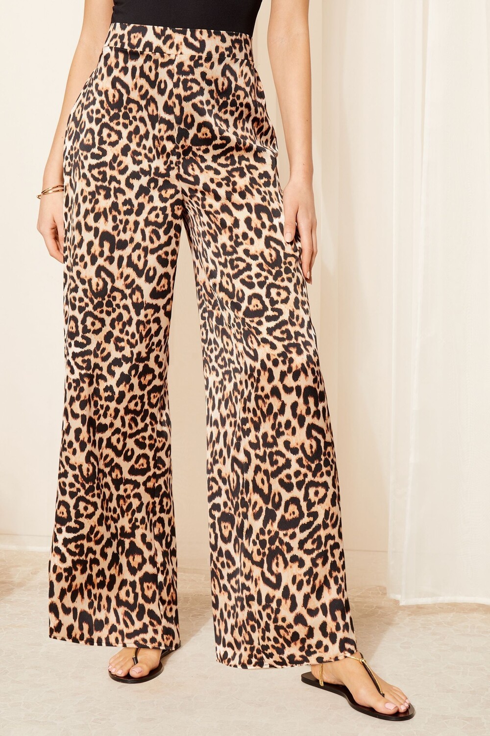 Атласные широкие брюки с принтом Friends Like These, коричневый
Атласные широкие брюки с принтом Friends Like These, коричневый