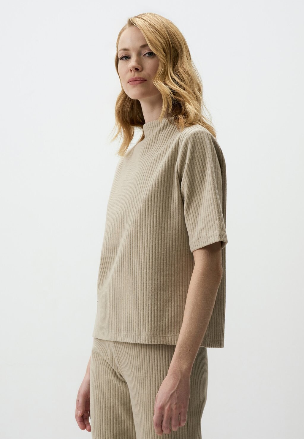 Базовая футболка ELEGANT RELAXED FIT Jimmy Key, бежевый
Базовая футболка ELEGANT RELAXED FIT Jimmy Key, бежевый