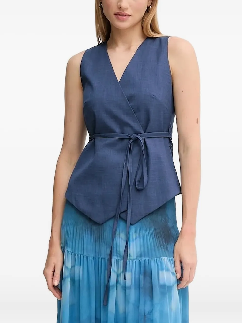 Жилет без рукавов с эффектом запаха Sandro Ferrone, синий 
Жилет без рукавов с эффектом запаха Sandro Ferrone, синий