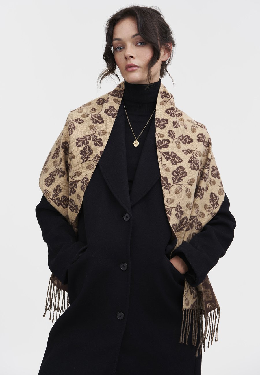 Шарф FABLE ENGLAND ACORN JACQUARD, Caramel Chocolate/Brown
Шарф FABLE ENGLAND ACORN JACQUARD, Caramel Chocolate/Brown