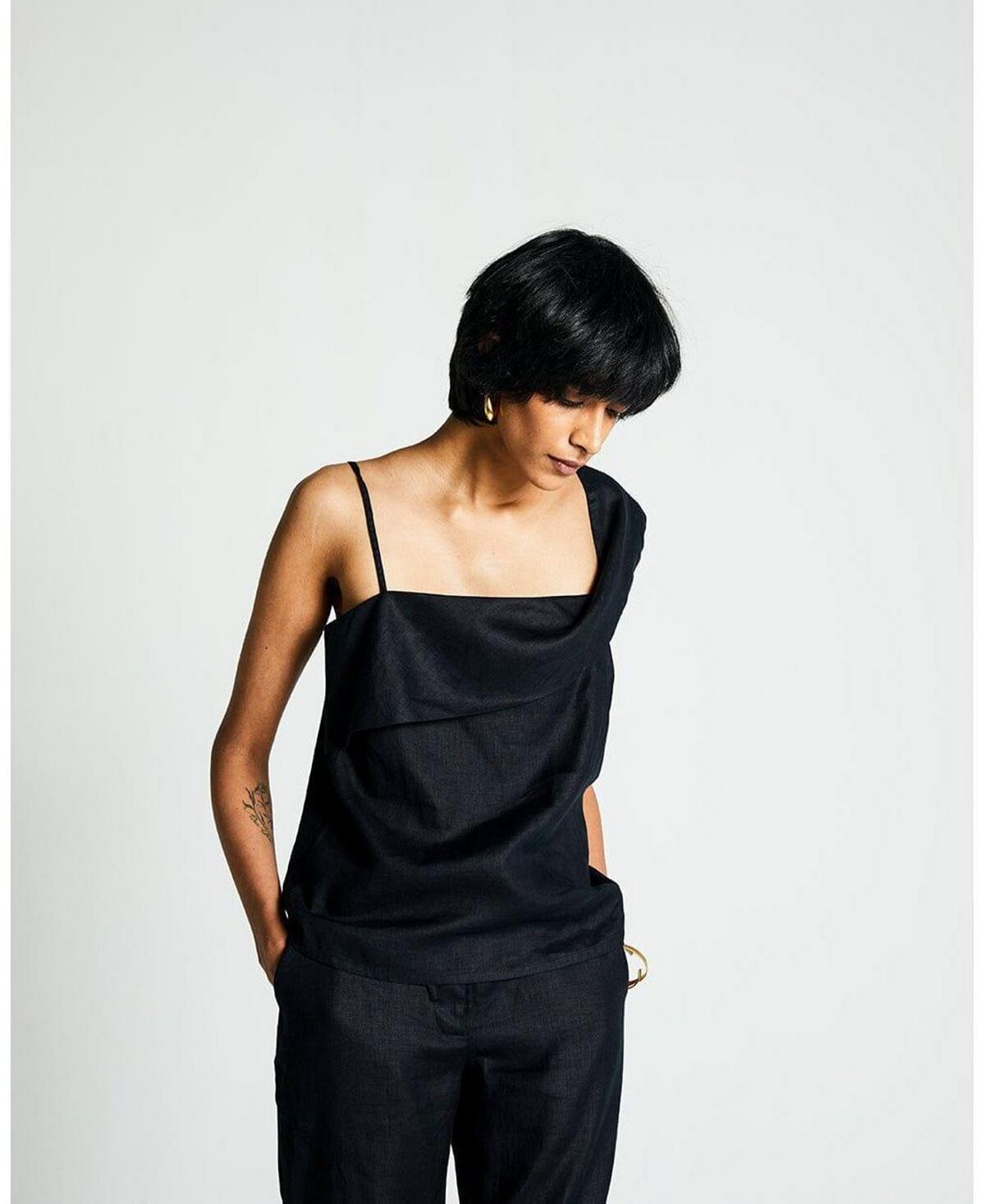 Женский топ The Wandering Wave Черный Reistor, черный
Женский топ The Wandering Wave Черный Reistor, черный