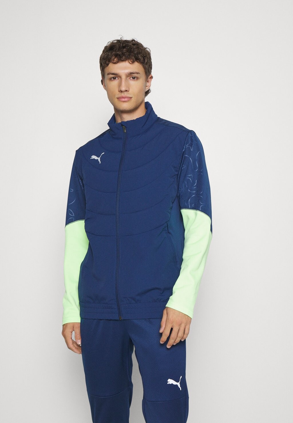 Спортивная куртка КУРТКА ИНДИВИДУАЛЬНАЯ ЗИМНЯЯ Puma, персидский синий/эвкалипт
Спортивная куртка КУРТКА ИНДИВИДУАЛЬНАЯ ЗИМНЯЯ Puma, персидский синий/эвкалипт