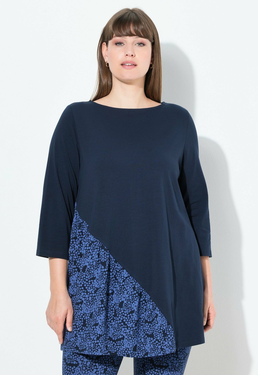 Топ Ulla Popken PATCHWORK STYLE A-LINE, Marine/Dark Blue
Топ Ulla Popken PATCHWORK STYLE A-LINE, Marine/Dark Blue