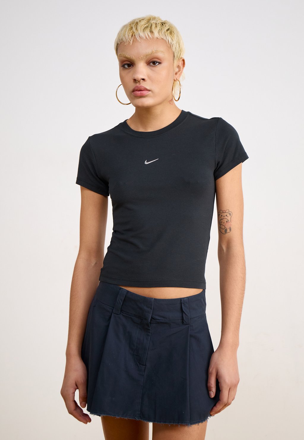 Базовая футболка Nike Sportswear, черный
Базовая футболка Nike Sportswear, черный