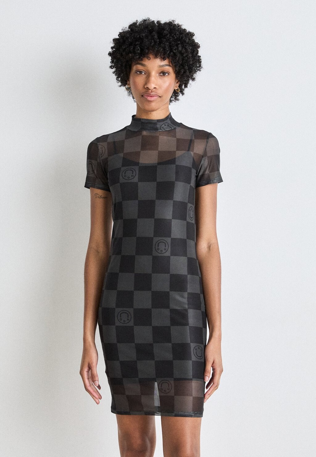 Платье-труба NALUNA HUGO, серый
Платье-труба NALUNA HUGO, серый