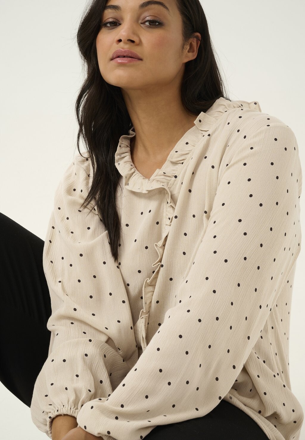 Блуза ELLENA Kaffe Curve, бежевый
Блуза ELLENA Kaffe Curve, бежевый