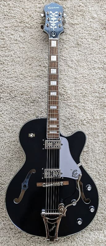 Электрогитара Epiphone Emperor Swingster Semi Hollow Guitar w/Bigsby, Black Aged Gloss
Электрогитара Epiphone Emperor Swingster Semi Hollow Guitar w/Bigsby, Black Aged Gloss