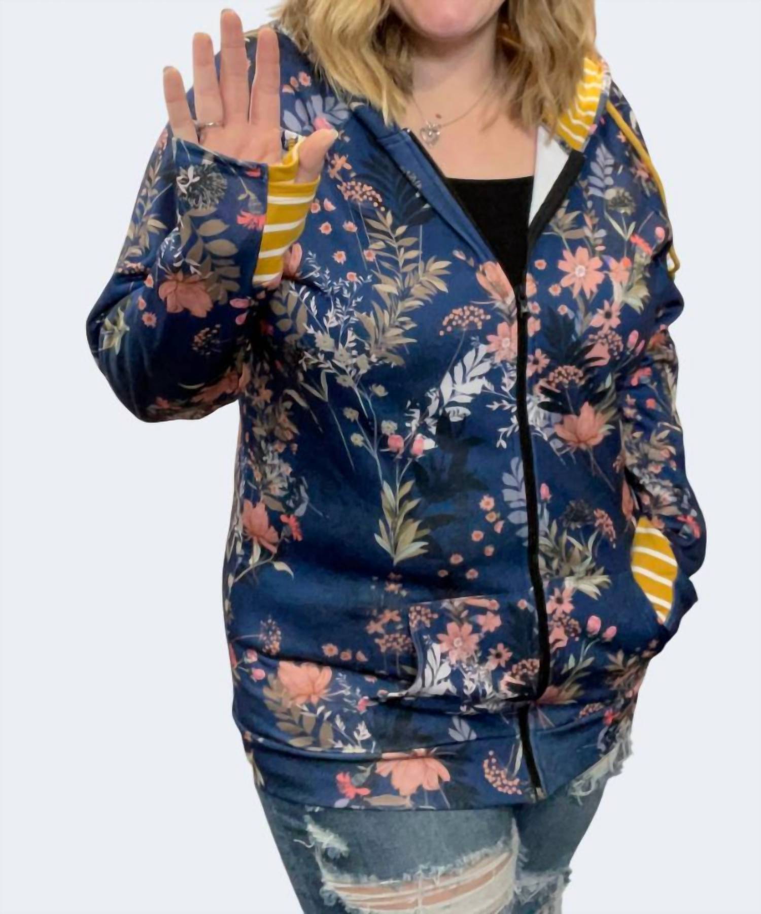 Michelle Mae Худи на молнии с цветочным принтом, темно-синего цвета
Michelle Mae Худи на молнии с цветочным принтом, темно-синего цвета