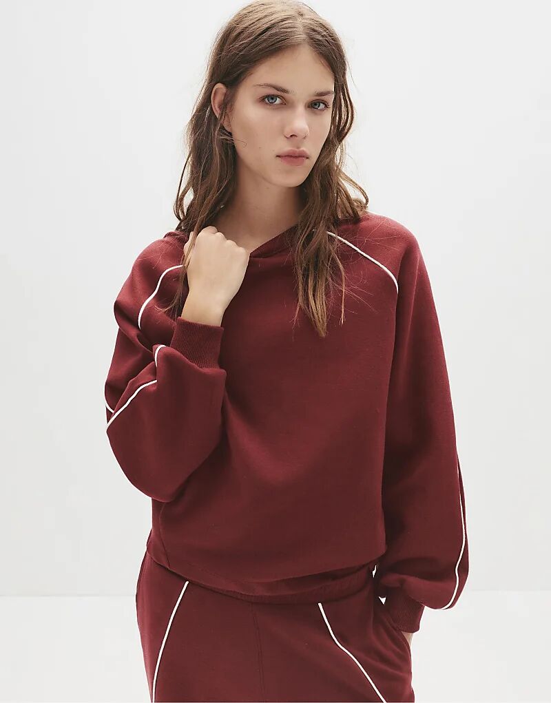 Толстовка Pull&Bear Burgundy с кантом бордового цвета
Толстовка Pull&Bear Burgundy с кантом бордового цвета
