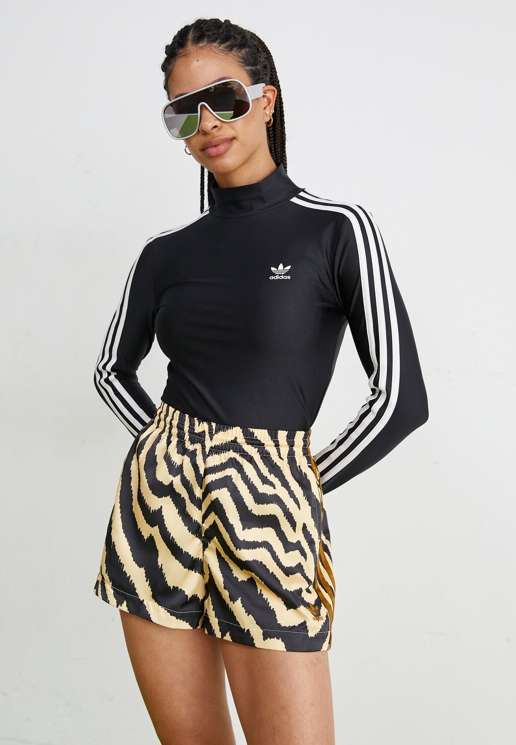 Футболка с длинным рукавом ADICOLOR 3-STRIPES TURTLENECK LONG SLEEVE adidas, черный
Футболка с длинным рукавом ADICOLOR 3-STRIPES TURTLENECK LONG SLEEVE adidas, черный