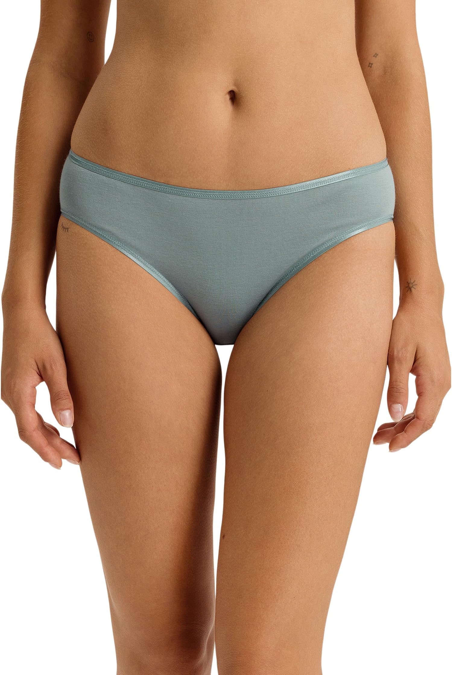 Трусы Hanro Cotton Seamless Hi-cut Brief, цвет Tourmaline Blue
Трусы Hanro Cotton Seamless Hi-cut Brief, цвет Tourmaline Blue