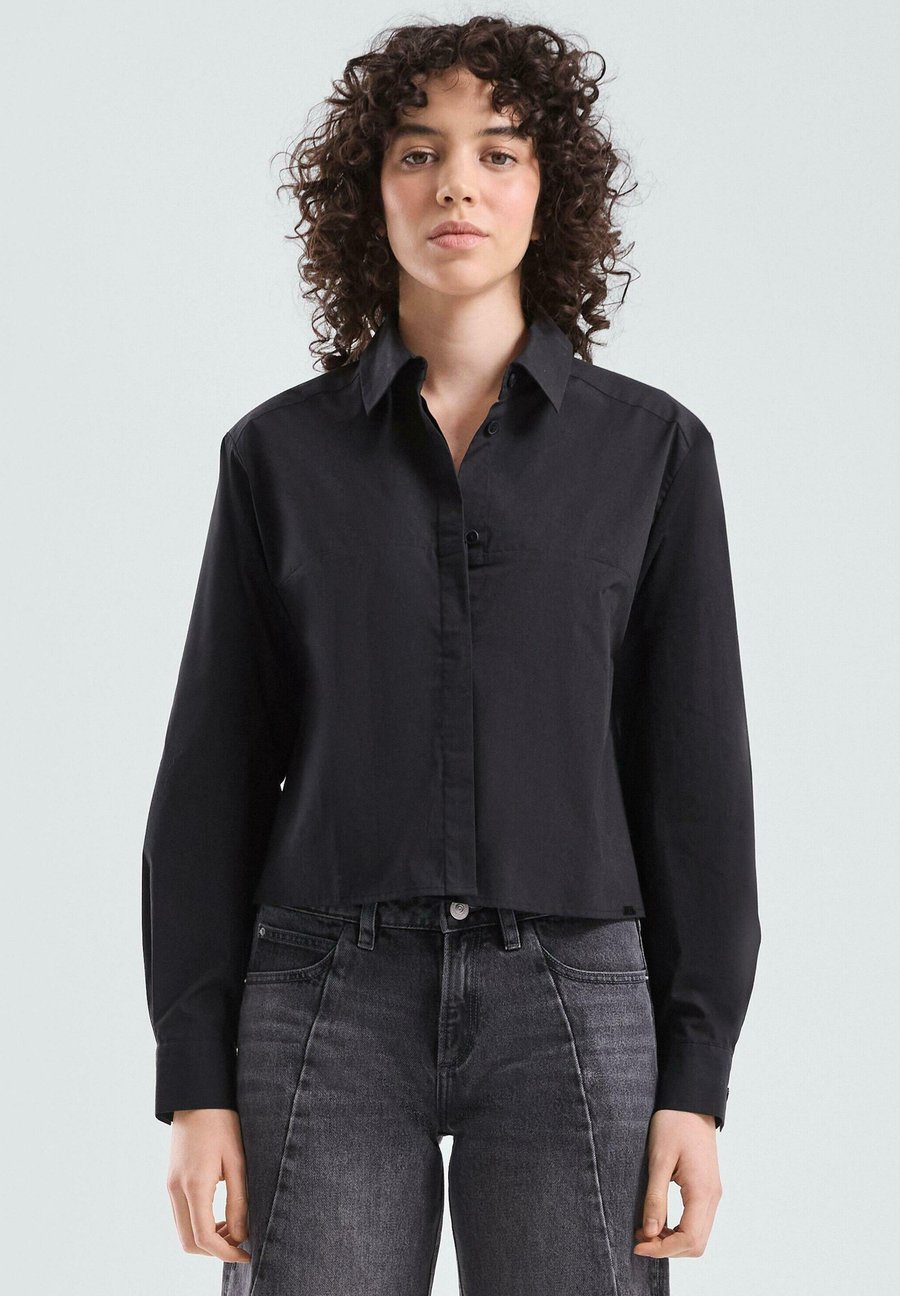 Блуза QS Button-down blouse, Schwarz/Black
Блуза QS Button-down blouse, Schwarz/Black