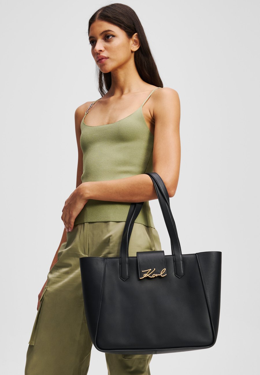 Сумка KARL LAGERFELD SIGNATURE TOTE, Black
Сумка KARL LAGERFELD SIGNATURE TOTE, Black