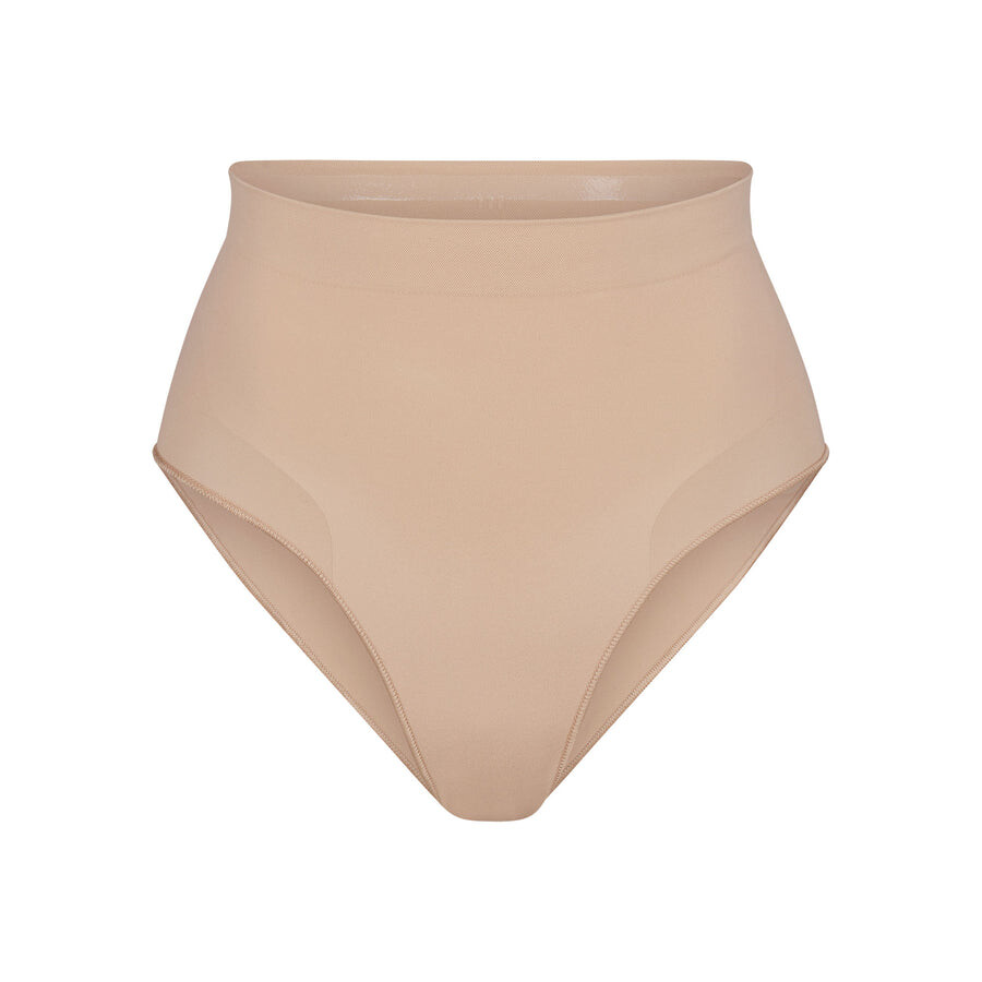 Трусики средней длины SKIMS Seamless Sculpt, цвет Mica 
Трусики средней длины SKIMS Seamless Sculpt, цвет Mica