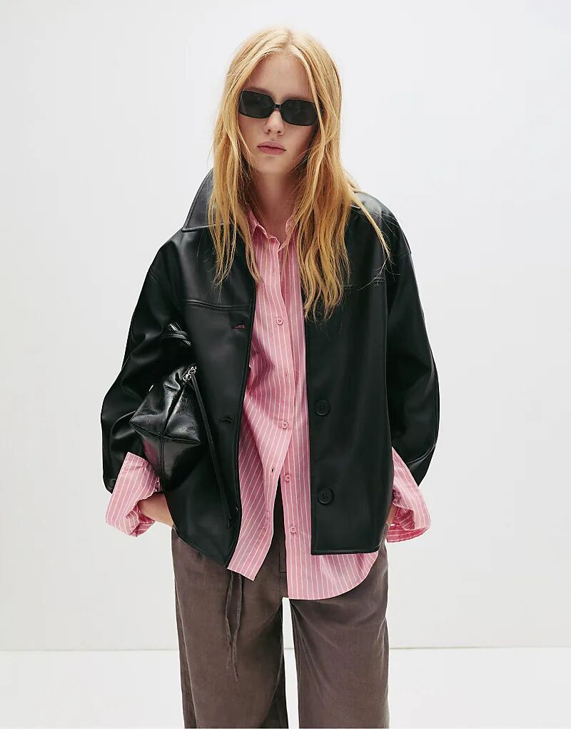 Куртка из искусственной кожи Pull&Bear со швами черного цвета
Куртка из искусственной кожи Pull&Bear со швами черного цвета