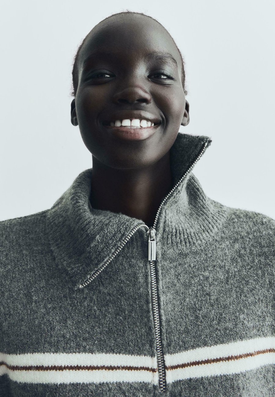 Джемпер Bershka HIGH NECK ZIP, Grey
Джемпер Bershka HIGH NECK ZIP, Grey