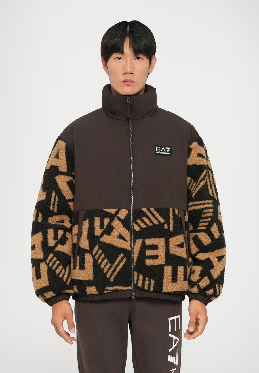 Куртка EA7 Emporio Armani MOUNTAIN JACKET LOGO, Chocolate Torte/Brown
Куртка EA7 Emporio Armani MOUNTAIN JACKET LOGO, Chocolate Torte/Brown