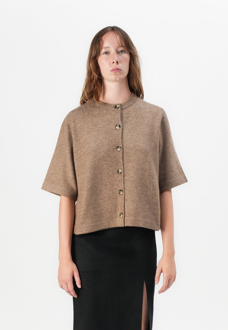 Кардиган ONLY ONLCAMILLA NOOS, Caribou/Brown
Кардиган ONLY ONLCAMILLA NOOS, Caribou/Brown