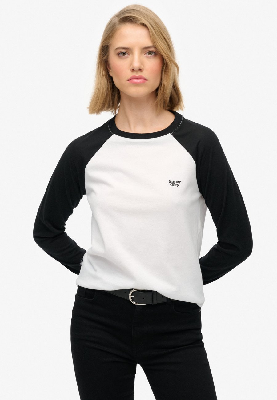 Топ Superdry & Co ESSENTIAL LOGO LONG SLEEVE , Optic Black/White
Топ Superdry & Co ESSENTIAL LOGO LONG SLEEVE , Optic Black/White