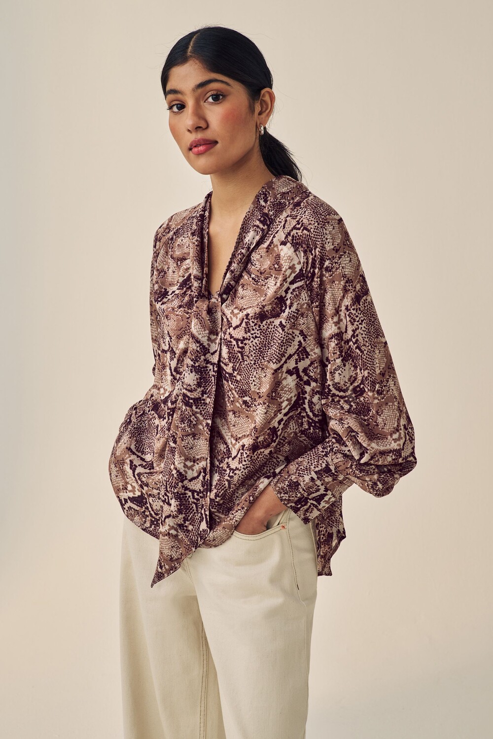 Блузка с длинными рукавами и завязкой на шее Next, коричневый
Блузка с длинными рукавами и завязкой на шее Next, коричневый