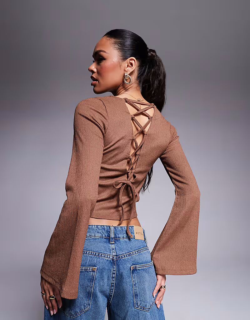 Коричневый топ ASOS DESIGN с фактурной шнуровкой сзади и рукавами-фонариками 
Коричневый топ ASOS DESIGN с фактурной шнуровкой сзади и рукавами-фонариками