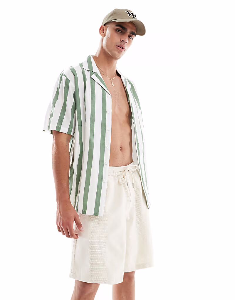 Короткие шорты с текстурированной завязкой в цвете кремовый Pull&Bear
Короткие шорты с текстурированной завязкой в цвете кремовый Pull&Bear