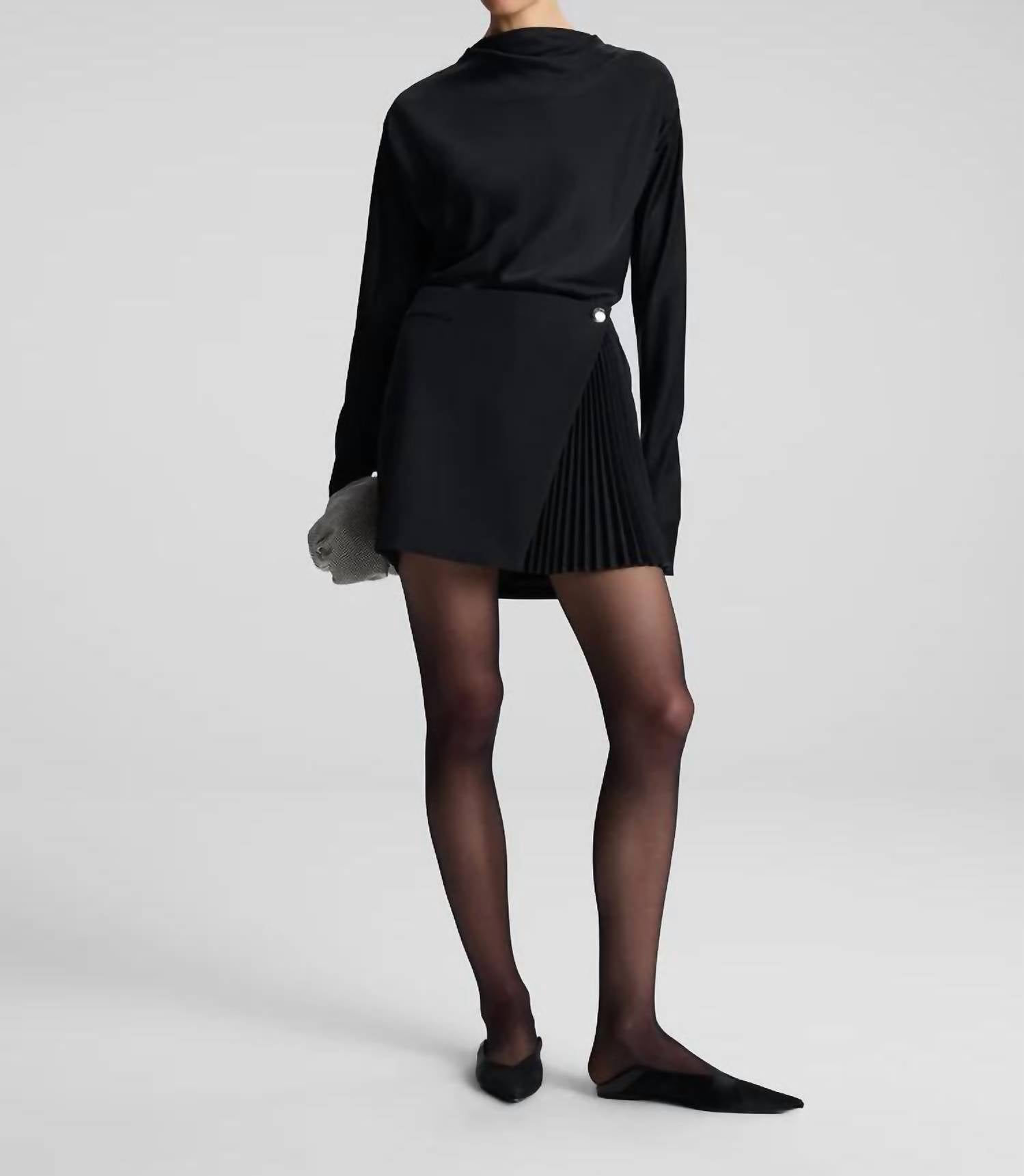 Клетчатая плиссированная мини-юбка Callen в черном цвете A.L.C.
Клетчатая плиссированная мини-юбка Callen в черном цвете A.L.C.