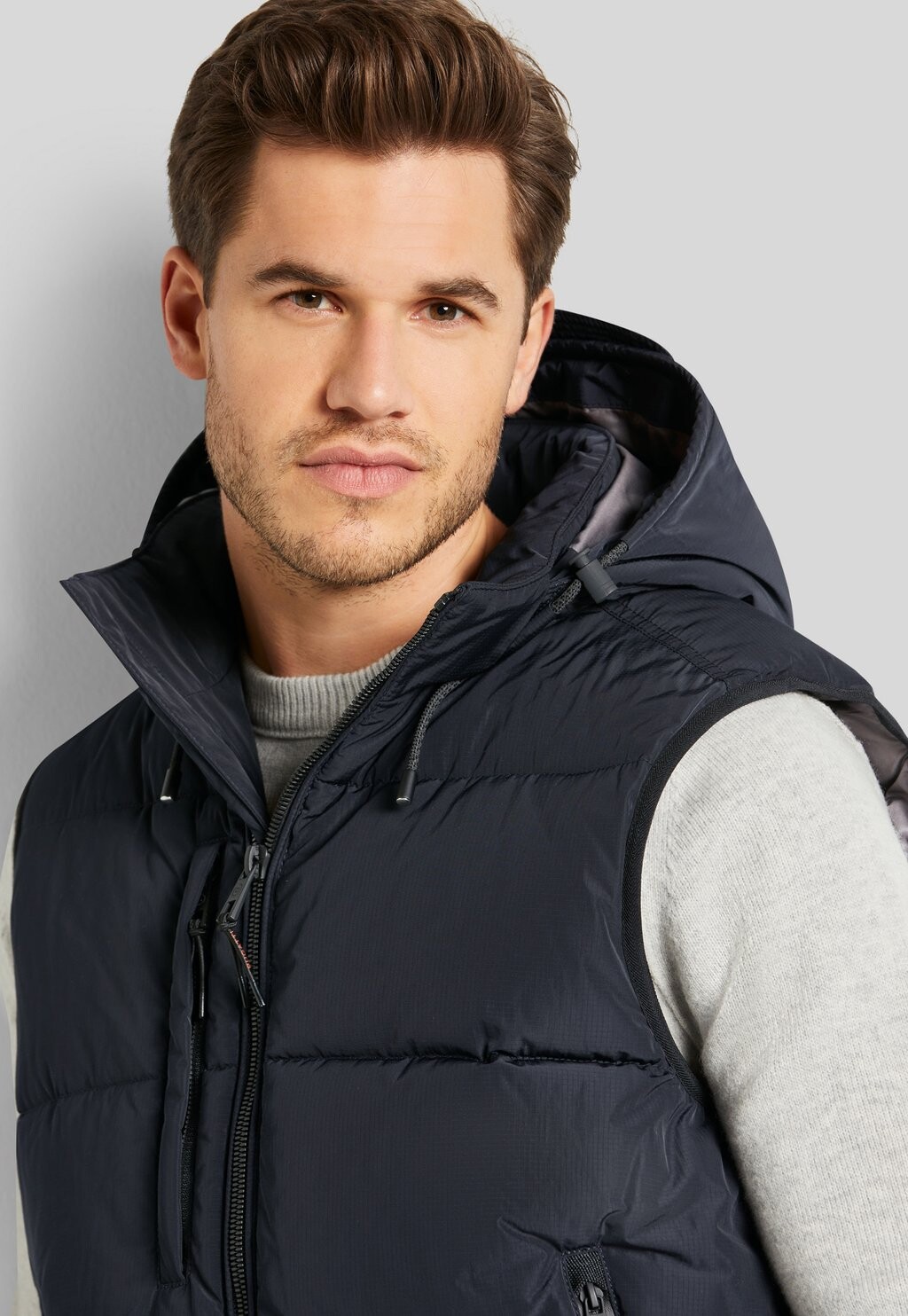 Жилет ABTRENNBARER KAPUZE bugatti, темно-синий
Жилет ABTRENNBARER KAPUZE bugatti, темно-синий