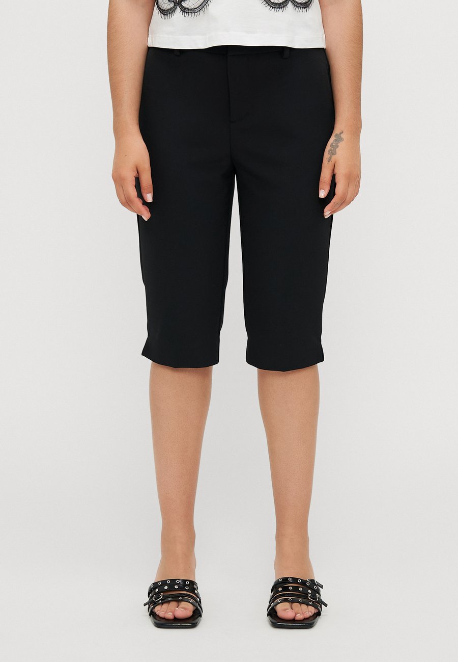 Шорты ONLY Petite ONLGITTA LIFE CAPRI , Black
Шорты ONLY Petite ONLGITTA LIFE CAPRI , Black