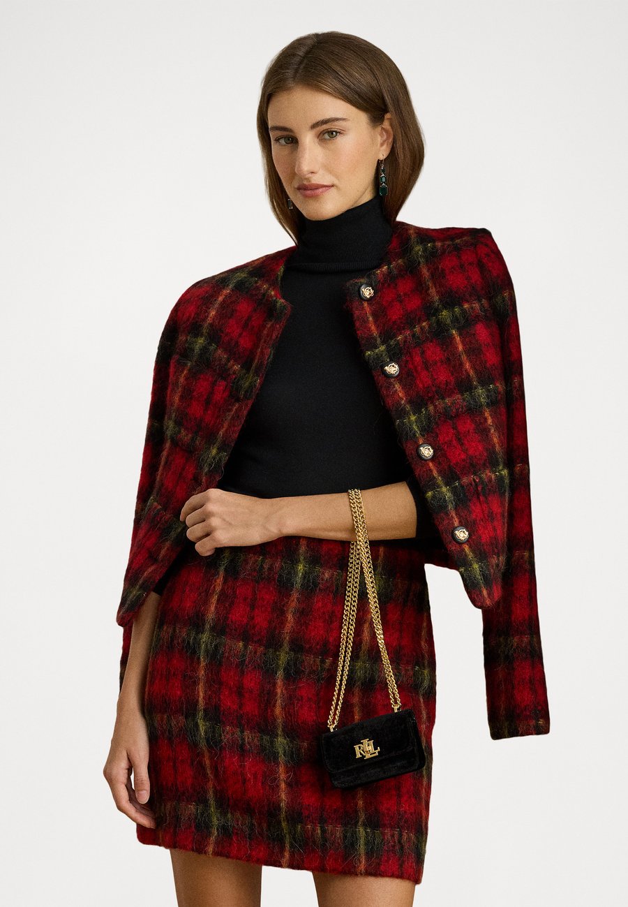 Клатч Lauren Ralph Lauren SOPHEE MINI POUCH SMALL, Black
Клатч Lauren Ralph Lauren SOPHEE MINI POUCH SMALL, Black