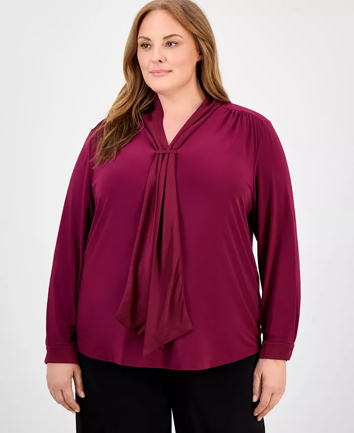 Топ размера плюс со сборками и V-образным вырезом Anne Klein, фиолетовый
Топ размера плюс со сборками и V-образным вырезом Anne Klein, фиолетовый