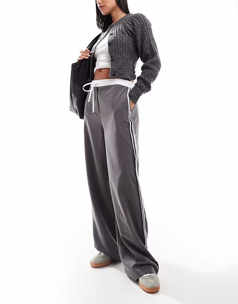 Брюки с контрастными вставками серого цвета Asos Design
Брюки с контрастными вставками серого цвета Asos Design