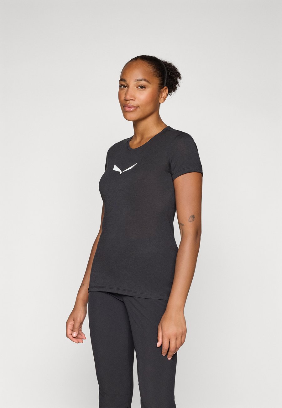 Спортивная футболка Salewa SOLID TEE, Black Out/Black
Спортивная футболка Salewa SOLID TEE, Black Out/Black