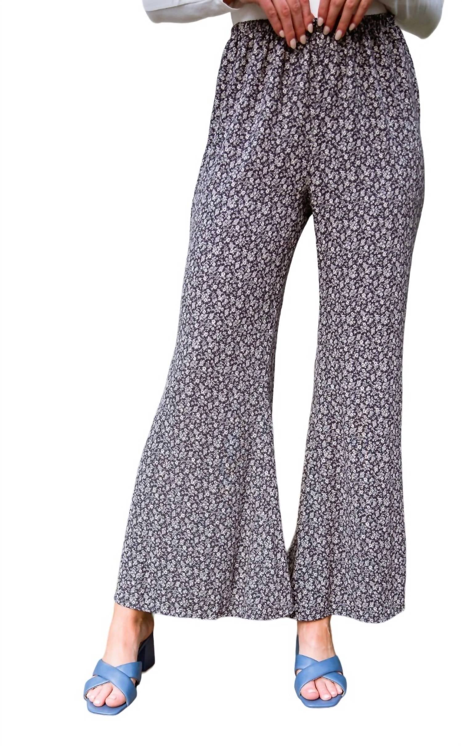 Широкие брюки с видом на город в черном цвете GEEGEE
Широкие брюки с видом на город в черном цвете GEEGEE