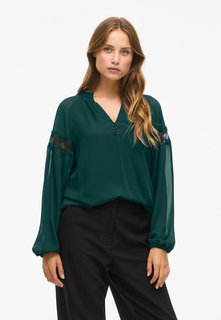 Блуза VILA VIGALO V NECK, Ponderosa Pine/Dark Green
Блуза VILA VIGALO V NECK, Ponderosa Pine/Dark Green