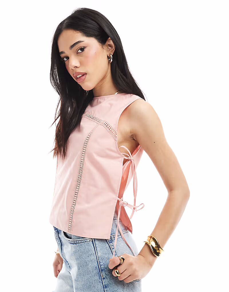 Топ с кружевной вставкой и завязками по бокам ASOS DESIGN розового цвета
Топ с кружевной вставкой и завязками по бокам ASOS DESIGN розового цвета