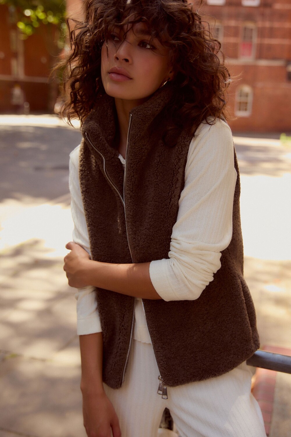 Жилет из искусственного меха с застежкой молнией Next, коричневый
Жилет из искусственного меха с застежкой молнией Next, коричневый