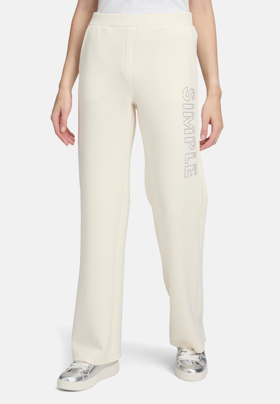 Брюки Betty Barclay SCHLUPF MIT EINGRIFFTASCHEN, Antique White/Beige
Брюки Betty Barclay SCHLUPF MIT EINGRIFFTASCHEN, Antique White/Beige